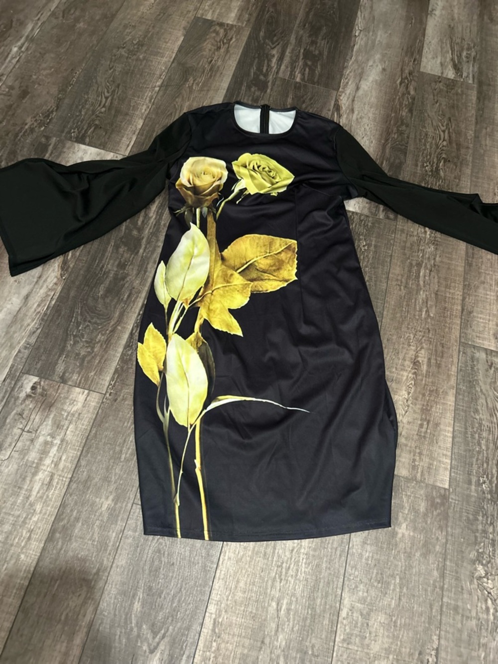 Black Dress with Yellow Rose Print Batwing Sleeves  Size Large 42 Bust.  BP2